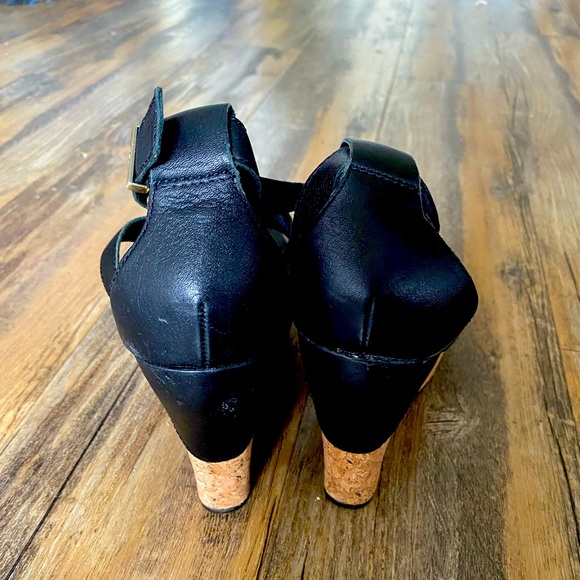 UGG platform heel sandals - Picture 5 of 9